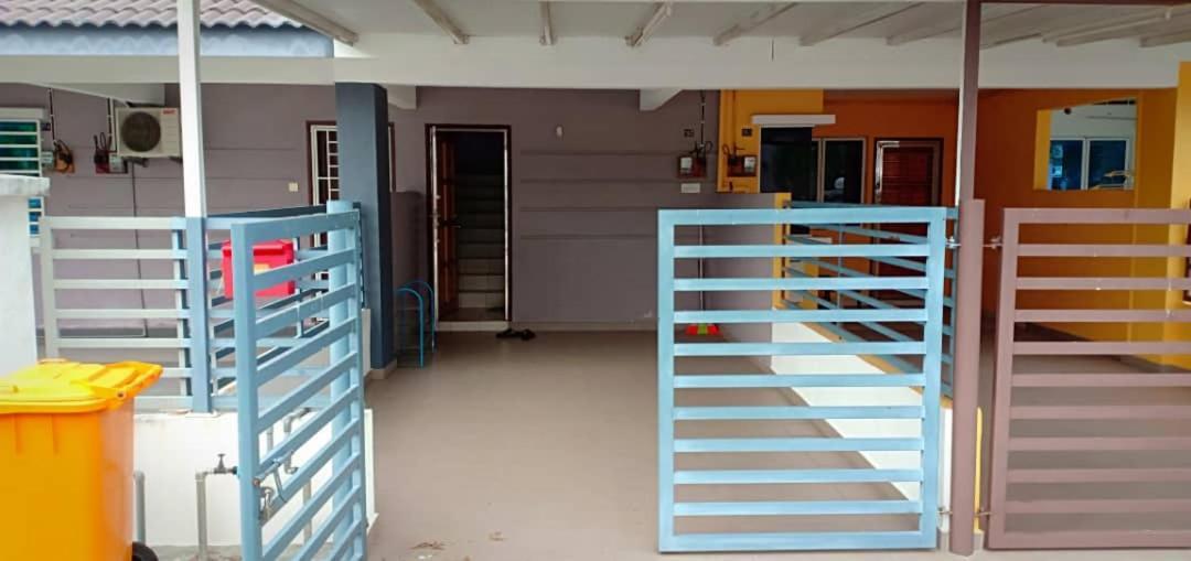 Purple Townhouse 3R2B Wifi Villa Sekinchan Buitenkant foto